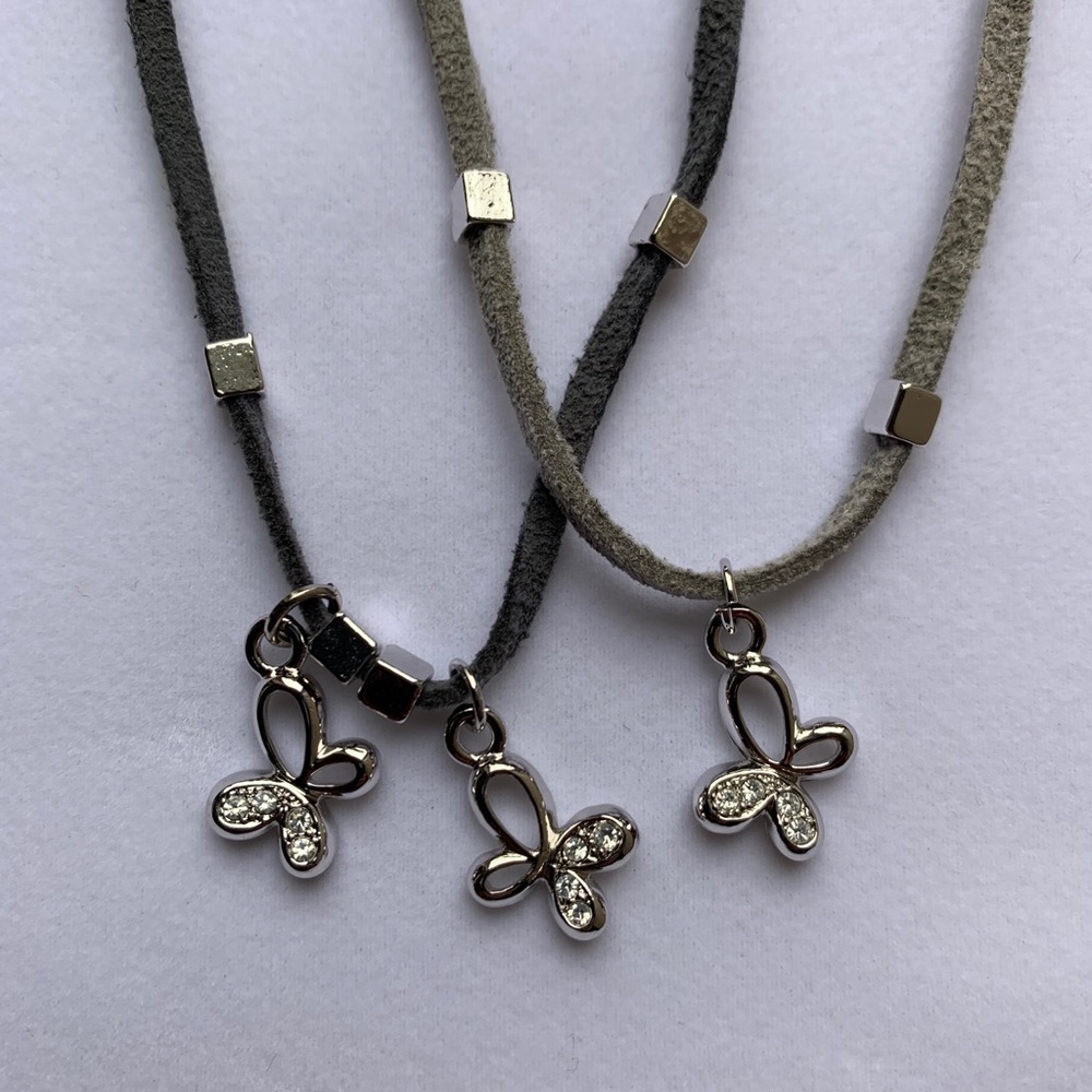 Choker necklace / Gray suede with silver accents.